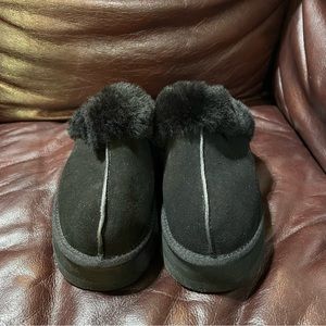 Ugg slippers size 7 US 38 EU